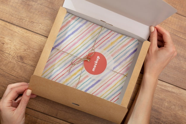 Free Elegant Wrapping Paper Real Context Mockup Psd