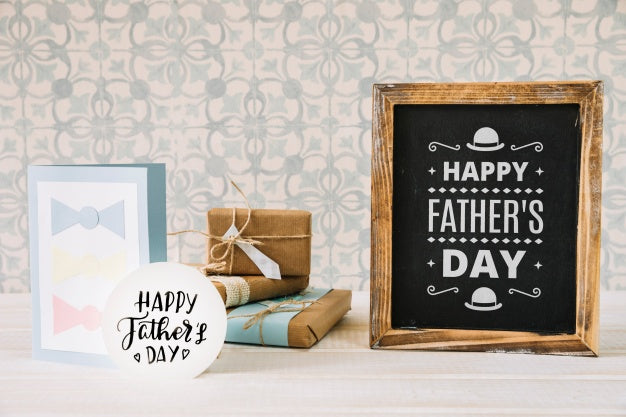 Free Fathers Day Mockup With Slate Psd