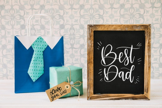 Free Fathers Day Mockup With Slate Psd