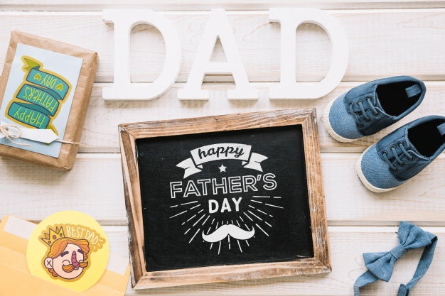 Free Fathers Day Mockup With Slate Psd