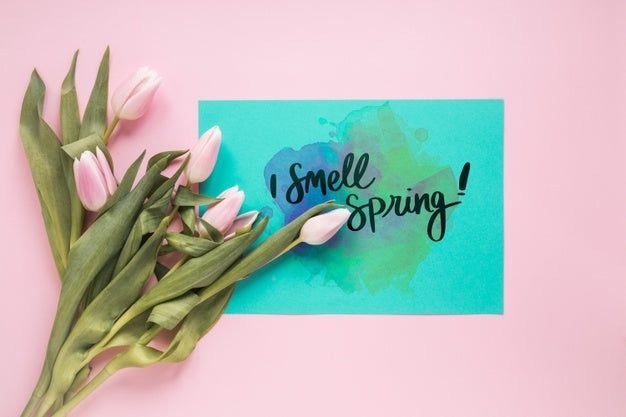 Free Flat Lay Greeting Card Mockup For Spring Psd