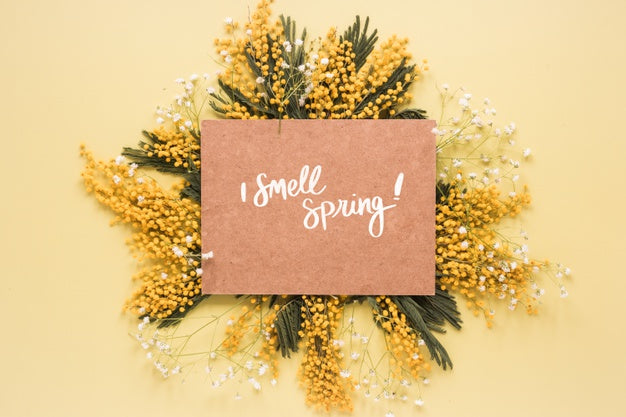 Free Flat Lay Greeting Card Mockup For Spring Psd