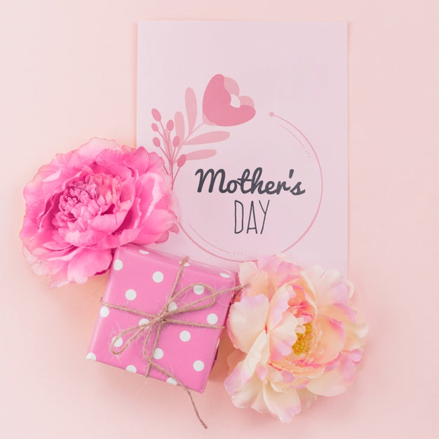 Free Flat Lay Mothers Day Card Mockup Psd