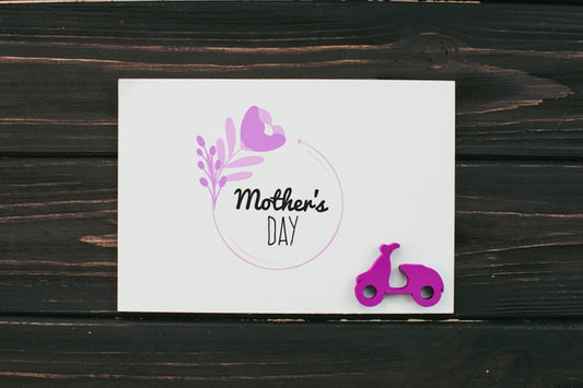 Free Flat Lay Mothers Day Card Mockup Psd