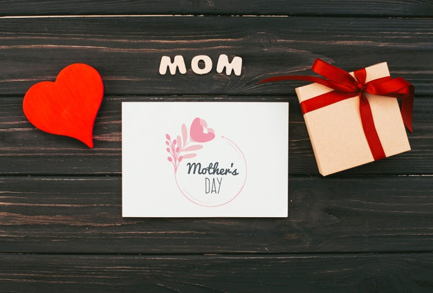 Free Flat Lay Mothers Day Card Mockup Psd