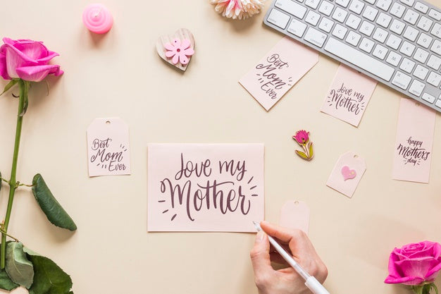 Free Flat Lay Mothers Day Card Mockup Psd