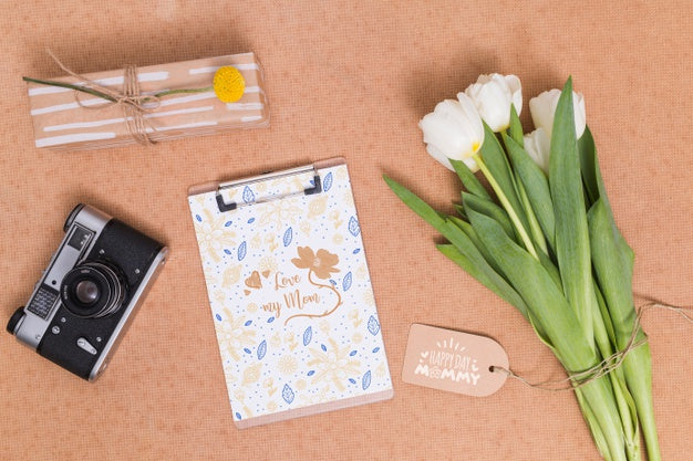 Free Flat Lay Mothers Day Composition With Clipboard Mockup Psd