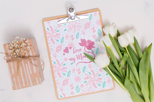 Free Flat Lay Mothers Day Composition With Clipboard Mockup Psd