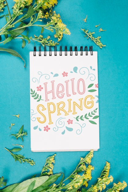 Free Flat Lay Notepad Mockup With Spring Concept Psd