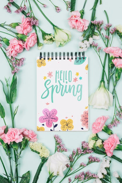 Free Flat Lay Notepad Mockup With Spring Concept Psd