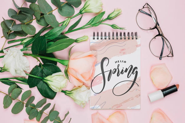 Free Flat Lay Notepad Mockup With Spring Concept Psd