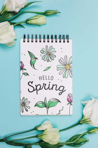 Free Flat Lay Notepad Mockup With Spring Concept Psd