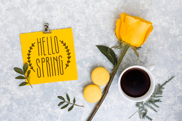 Free Flat Lay Spring Mockup With Greeting Card Psd