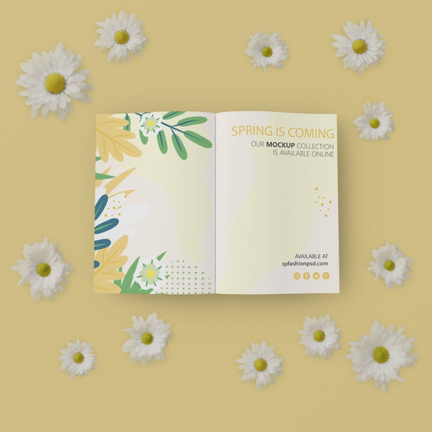 Free Floral Frame With Spring Card On Table Psd