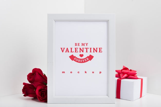 Free Frame Mockup With Valentine Concept Psd