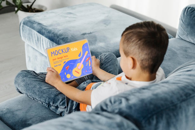 Free Full Shot Kid On Couch With Laptop Psd