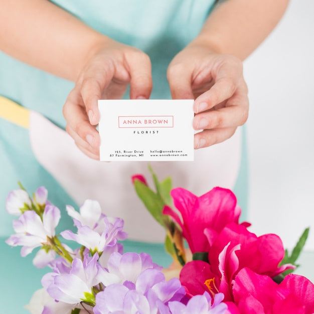 Free Gardening Concept With Woman Presenting Business Card Psd