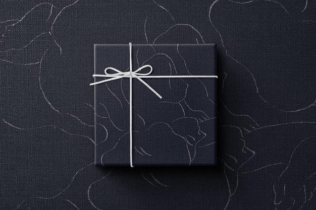 Free Gift Box Mockup With Ribbon Mockup Psd