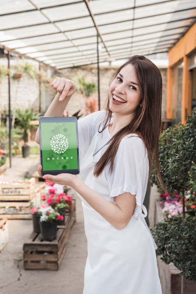 Free Girl Holding Tablet Mockup With Gardening Concept Psd