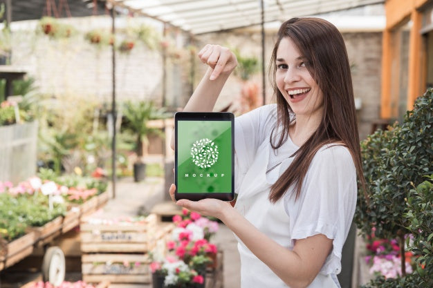 Free Girl Holding Tablet Mockup With Gardening Concept Psd