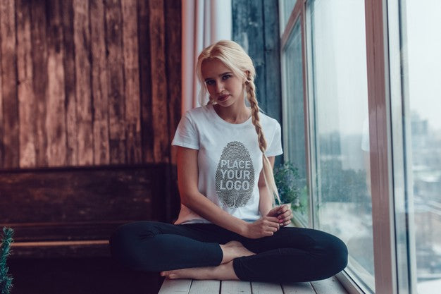 Free Girl T-Shirt Mock-Up Psd