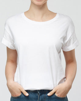 Free Girl Wearing T-Shirt Mockup