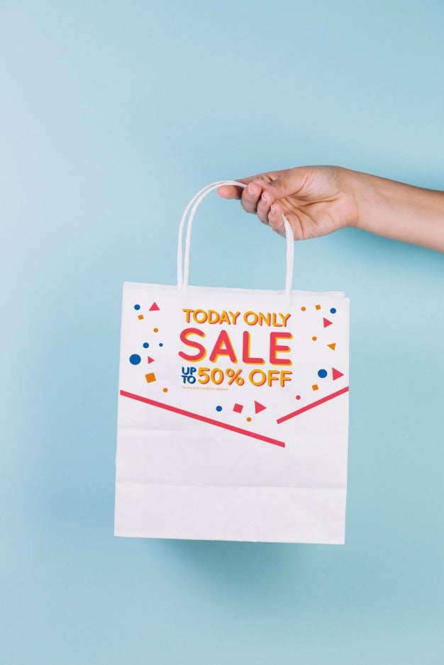 Free Hand Holding Shopping Bag Mockup Psd