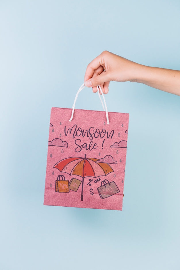 Free Hand Holding Shopping Bag Mockup Psd