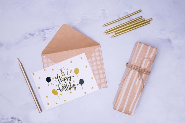 Free Happy Birthday Mock-Up Flat Lay Psd