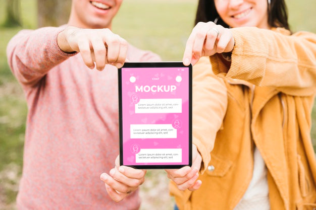 Free Happy Couple Concept Mock-Up Psd