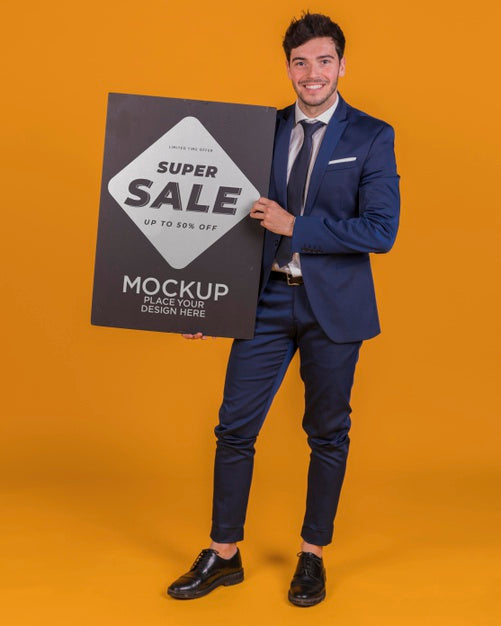 Free Happy Man Holding A Placard Concept Mock-Up Psd