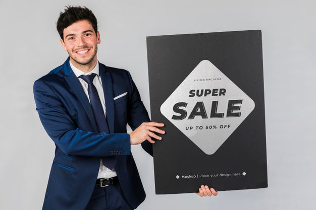 Free Happy Man Holding A Placard Concept Mock-Up Psd