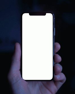 Free Iphone X In Male Hand Photo Mockup Psd