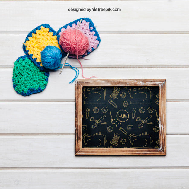 Free Knitting Mockup With Slate And Balls Psd