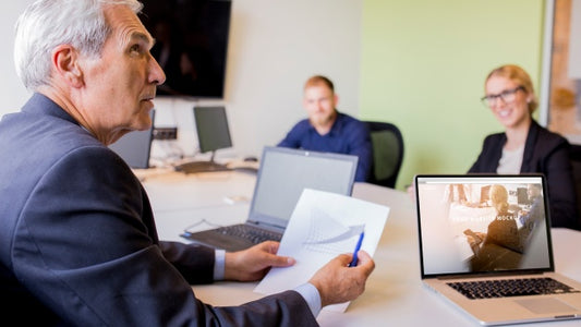 Free Laptop Mockup At Business Meeting Psd