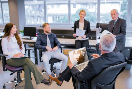 Free Laptop Mockup At Business Meeting Psd