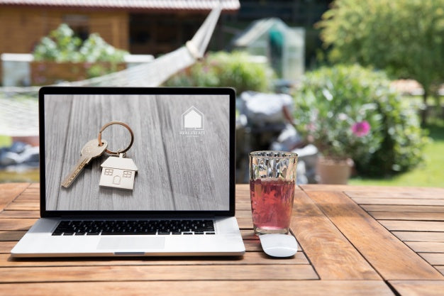 Free Laptop Mockup Outdoors Psd