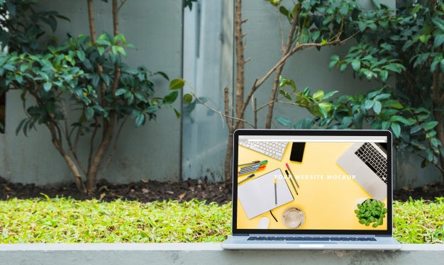 Free Laptop Mockup Outdoors Psd