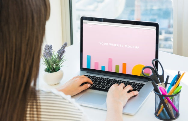 Free Laptop Mockup With Person Typing On Keyboard Psd