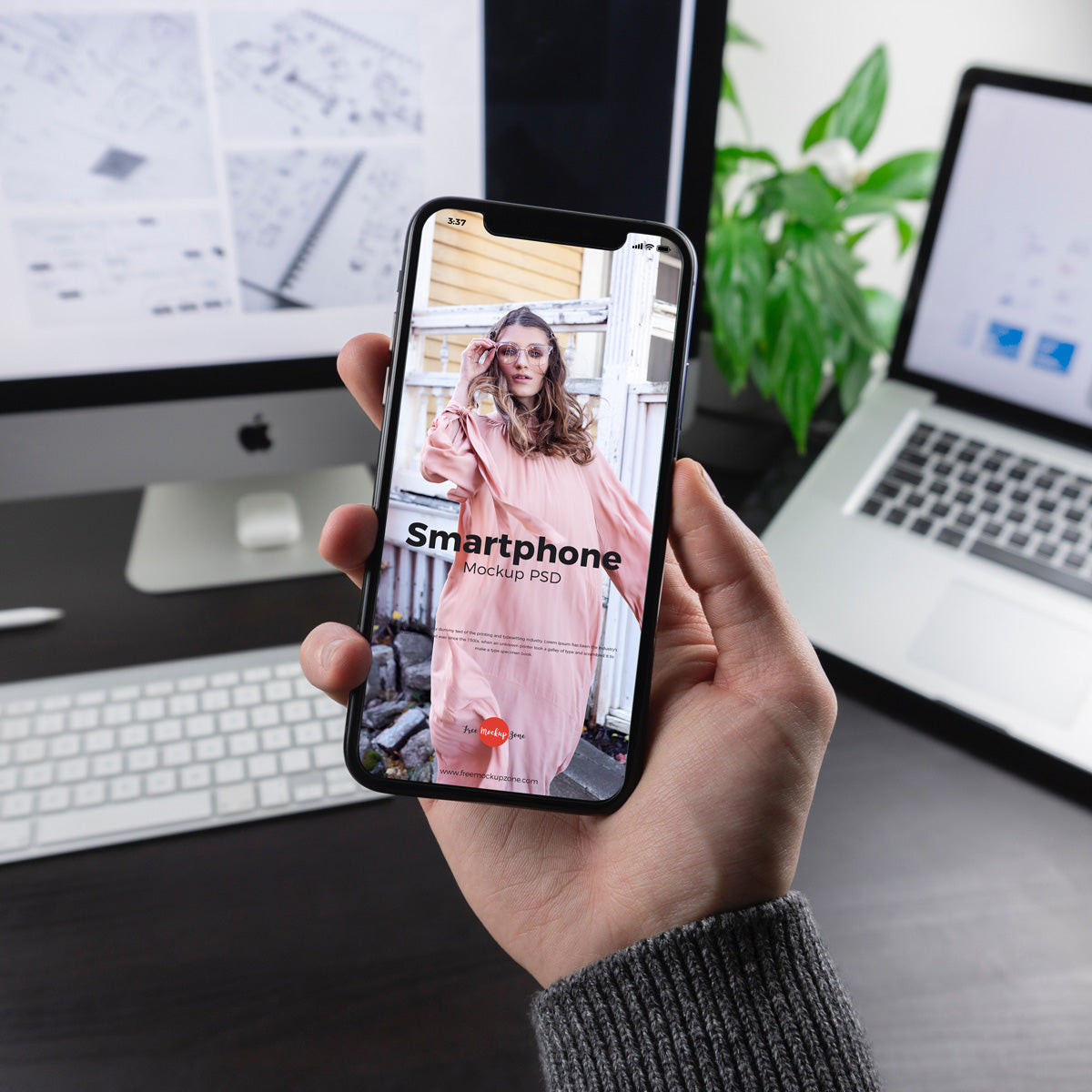 Free Man Holding Smartphone Mockup Psd 2019