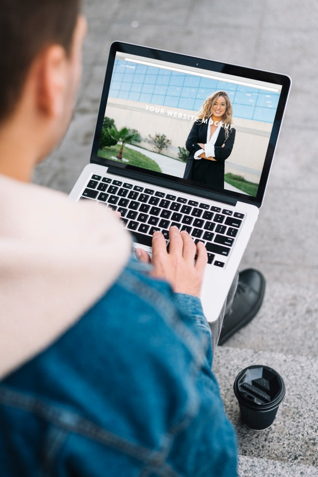 Free Man Presenting Laptop Mockup Psd