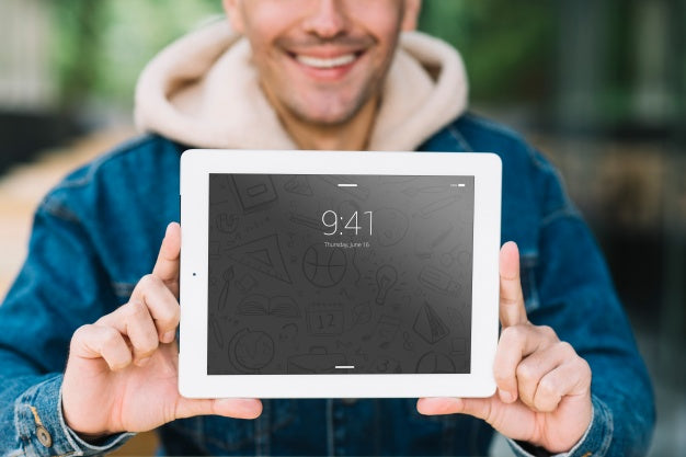 Free Man Presenting Tablet Mockup Psd