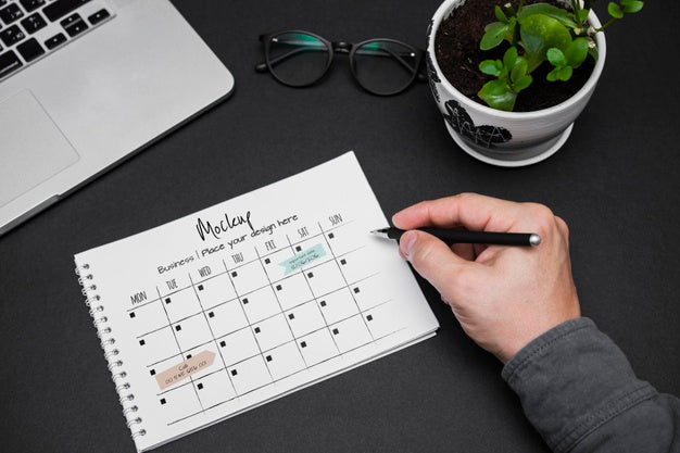 Free Man'S Hand Writing On Calendar Psd