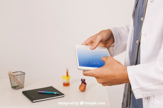 Free Medical Mock Up With Doctor Working With Tablet Psd