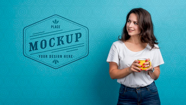 Free Medium Shot Girl Holding Mug Psd