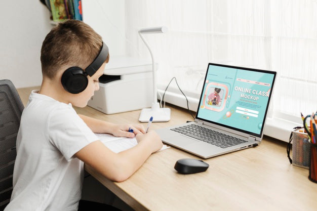 Free Medium Shot Kid With Laptop Psd