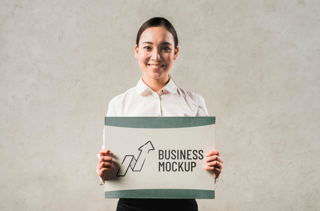 Free Medium Shot Smiley Businesswoman Psd