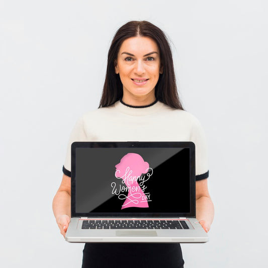 Free Medium Shot Woman With Laptop Indoors Psd