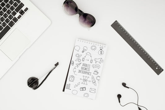 Free Minimalist Desk Concept Mock-Up Psd