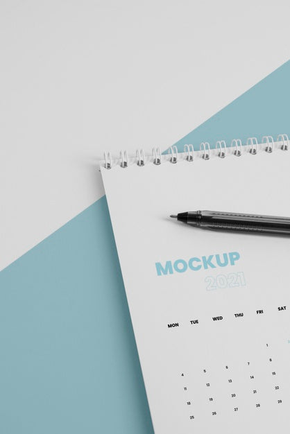 Free Minimalist Mock-Up Calendar Composition Psd